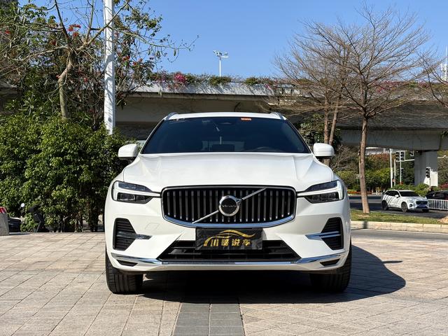 Volvo XC60 B5 AWD Smart Luxury Edition 2023 - фото 2