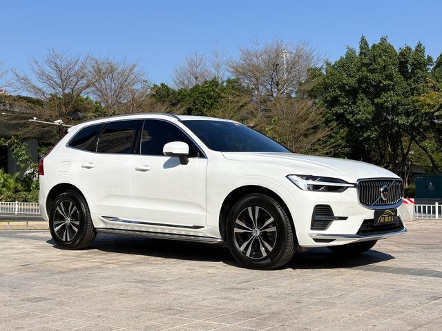 Volvo XC60 B5 AWD Smart Luxury Edition 2023 - фото 3