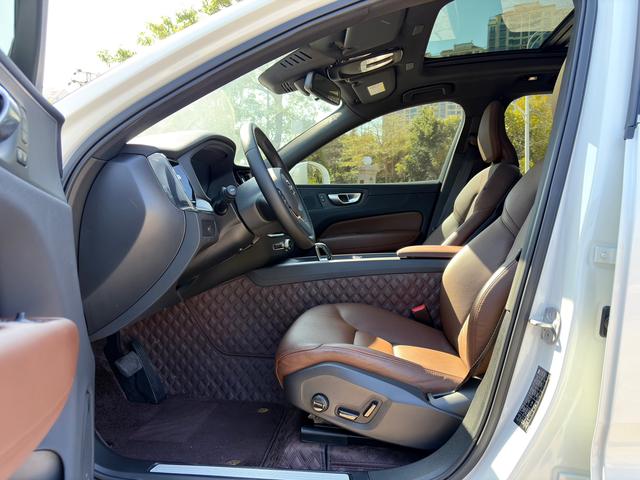 Volvo XC60 B5 AWD Smart Luxury Edition 2023 - фото 6