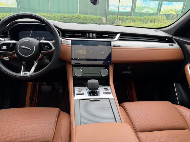 Jaguar F-Pace 250PS R-Dynamic S 2021 - фото 6