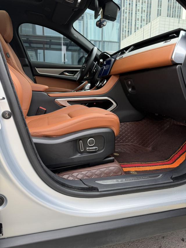 Jaguar F-Pace 250PS R-Dynamic S 2021 - фото 8