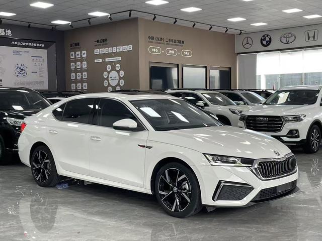 Skoda Octavia PRO TSI280 DSG Premium Edition 2022 - фото 2