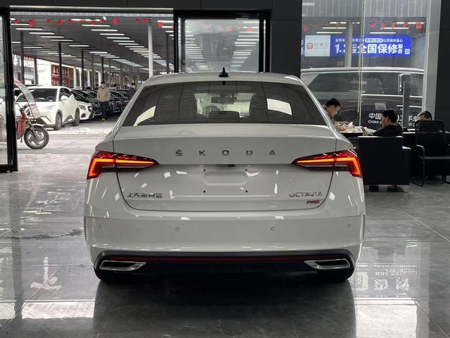 Skoda Octavia PRO TSI280 DSG Premium Edition 2022 - фото 4