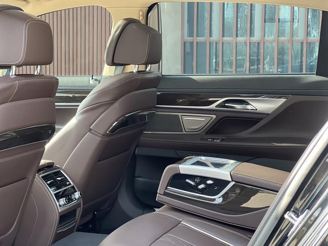 BMW 7 Series 730Li Luxury Package 2022 - фото 4
